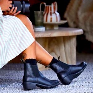 EUC Blundstone heeled leather boots — black US 6